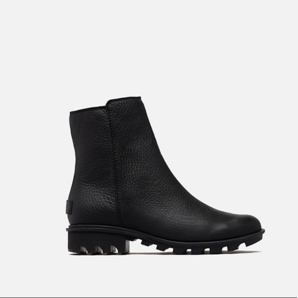 SOREL women’s Phoenix zip boots